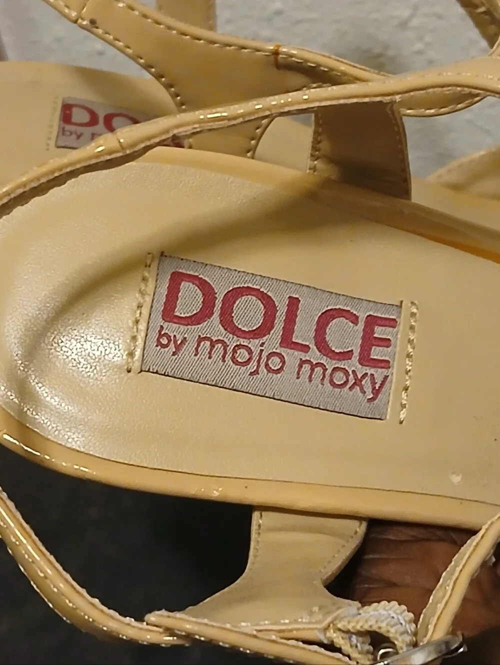 Dolce by Mojo Moxy Nude Patent T-Strap Pointed Toe Heels Size 9